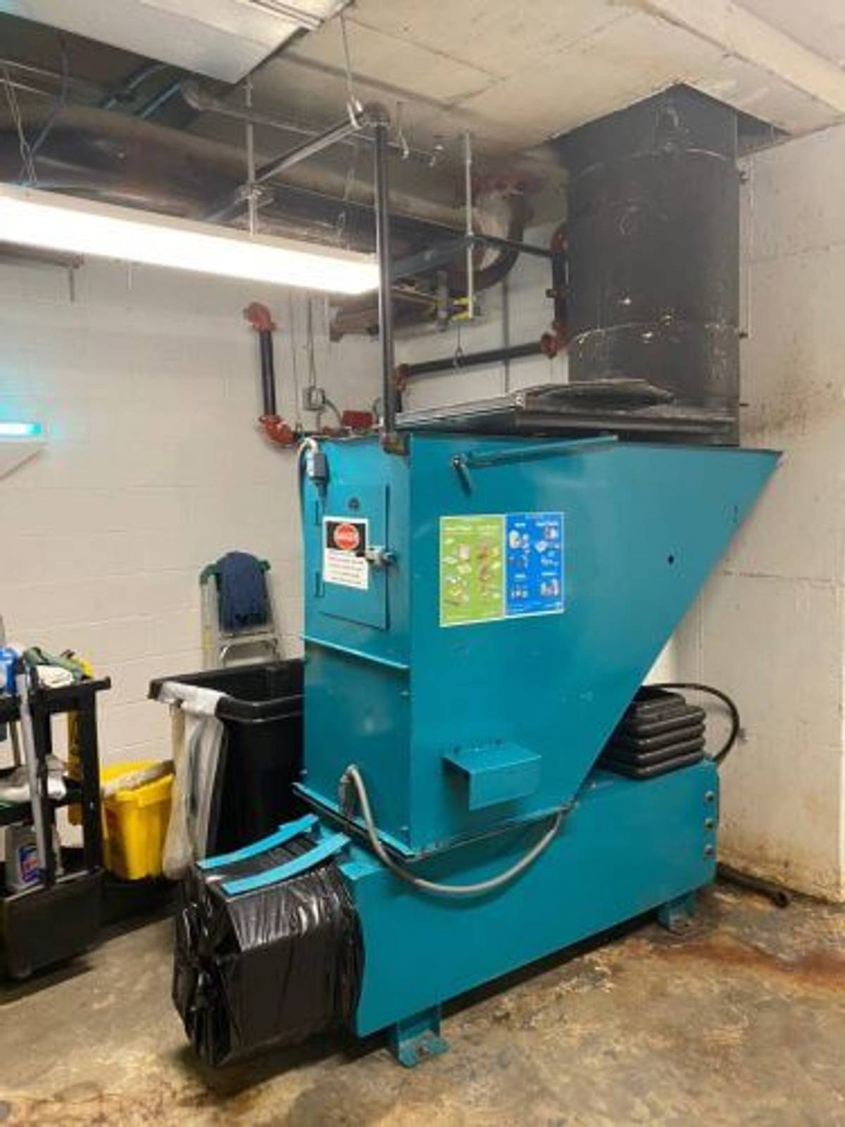 Garbage Compactor Chute Dusting